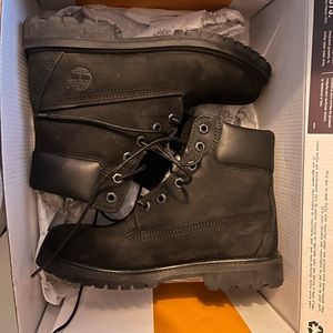 Black Timberland boots W 7